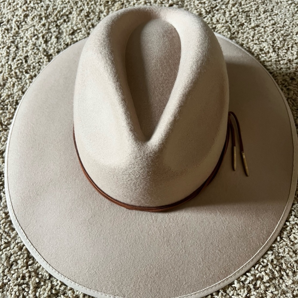 Tan felt hat, only worn once!
